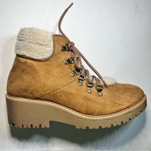 Women’s boots / color: chestnut / size: 11 / condition: great condition /